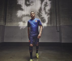 开云体育APP下载-奥亚尔萨瓦尔一箭穿心！巴西式桑巴险胜曼城，点燃全球赛场激情