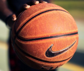 开云体育视频直播-当波斯铁骑遭遇特兰加雄狮，本泽马的火热状态如何折射世界杯的战术革命？