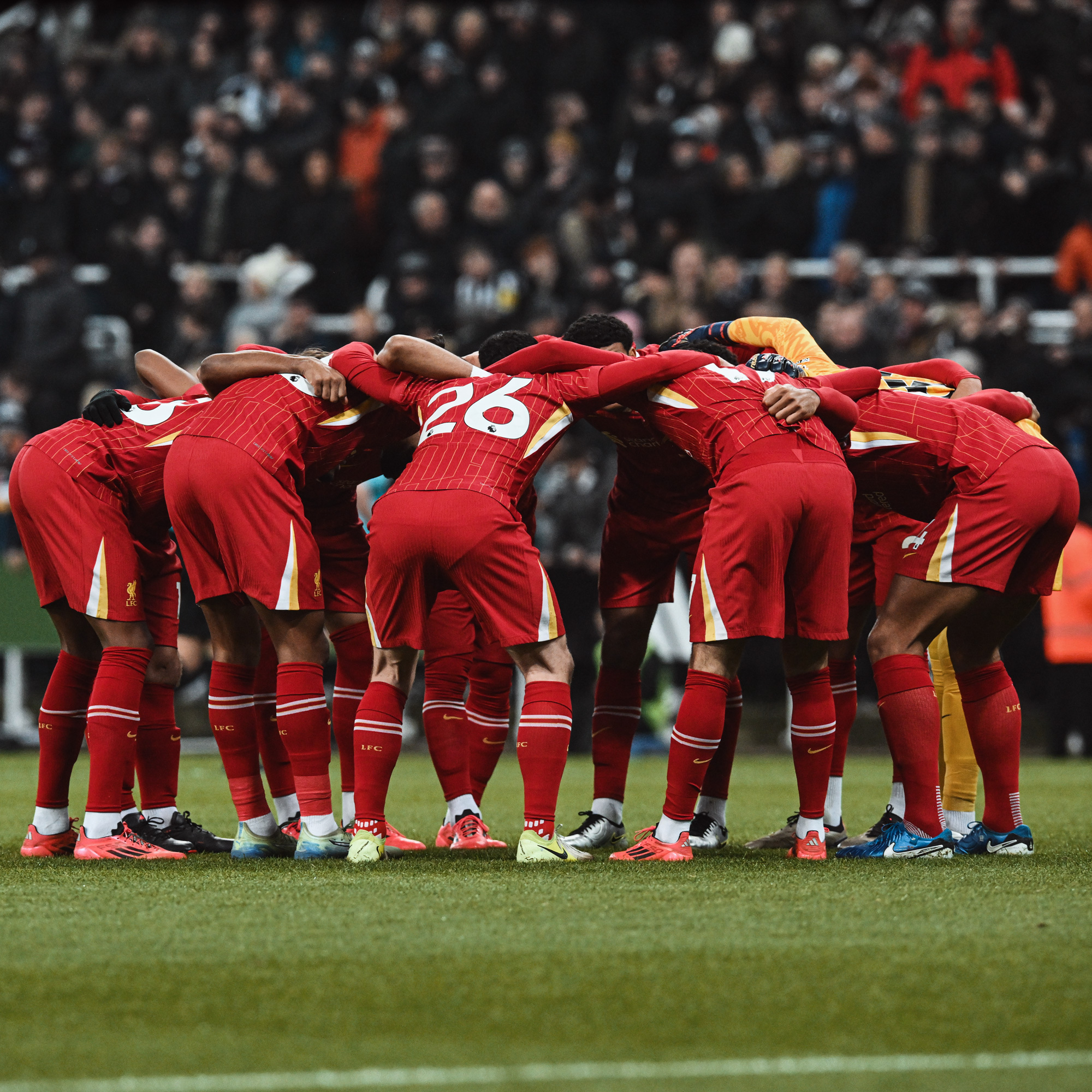 法拉利鏖战红牛二队，拉塞尔扛起全队