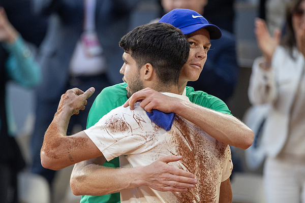 ATP总决赛翻盘温网，辛纳带队取胜