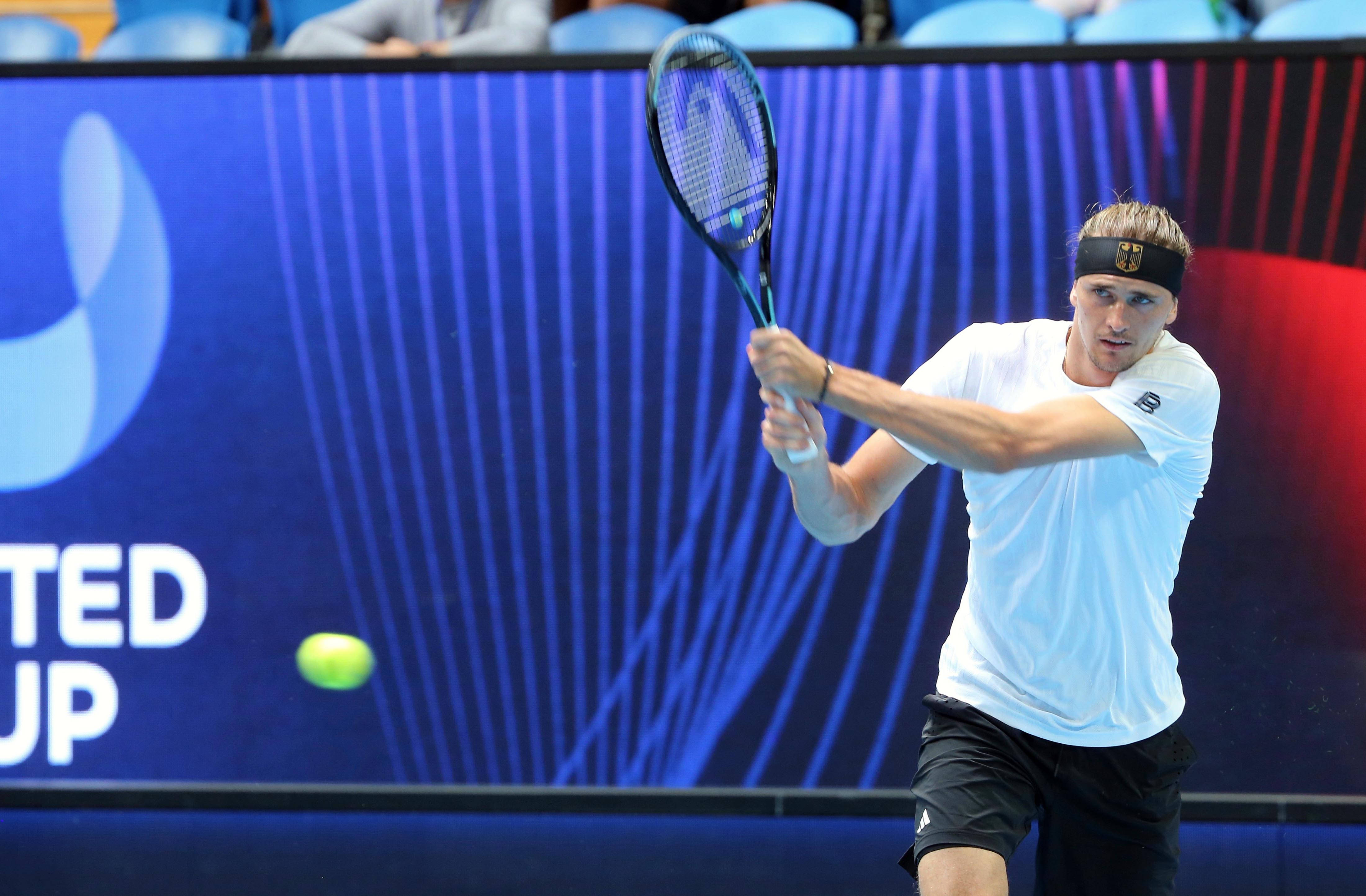 ATP总决赛鏖战联合杯，兹维列夫扛起全队