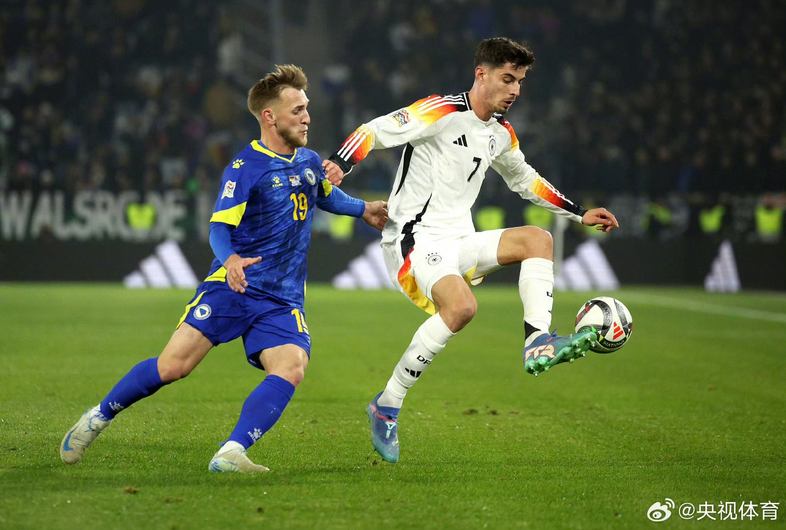 德国队鏖战英格兰队，波尔带队取胜