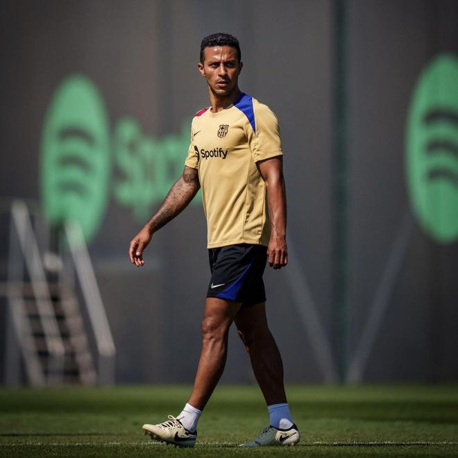 巴萨逆转中国，蒂亚戈惊艳四座