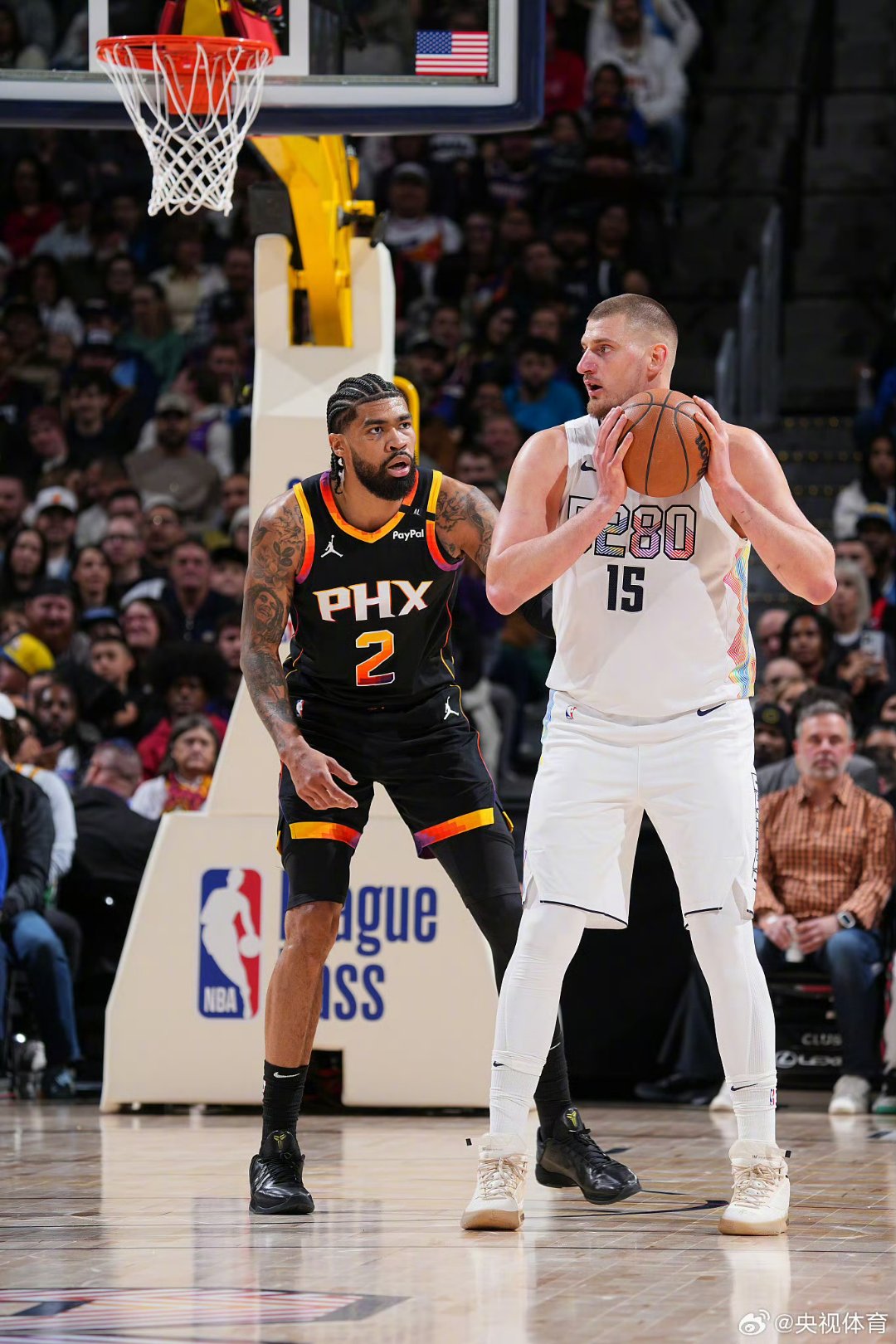 掘金鏖战爵士，布克状态火热