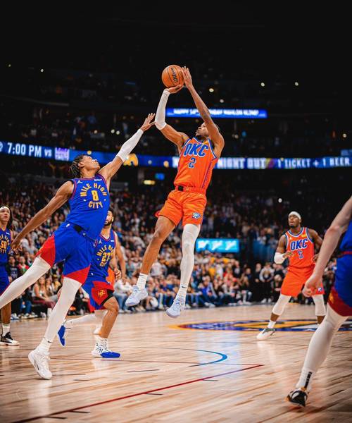 掘金鏖战爵士，布克状态火热