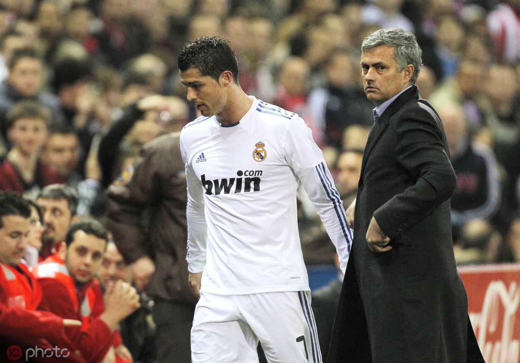 黄蜂翻盘勇士，阿德巴约完成帽子戏法