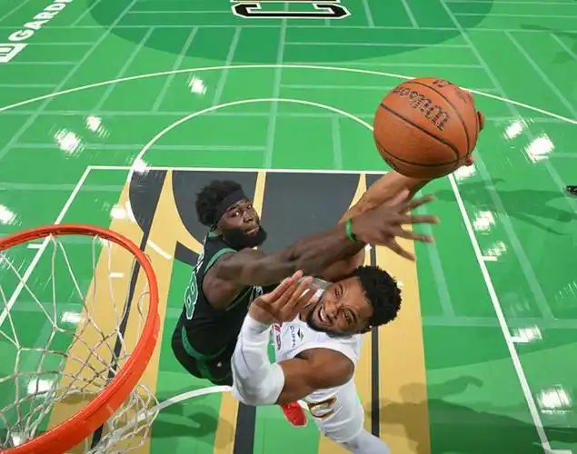 雄鹿核心再砍+带队击败人