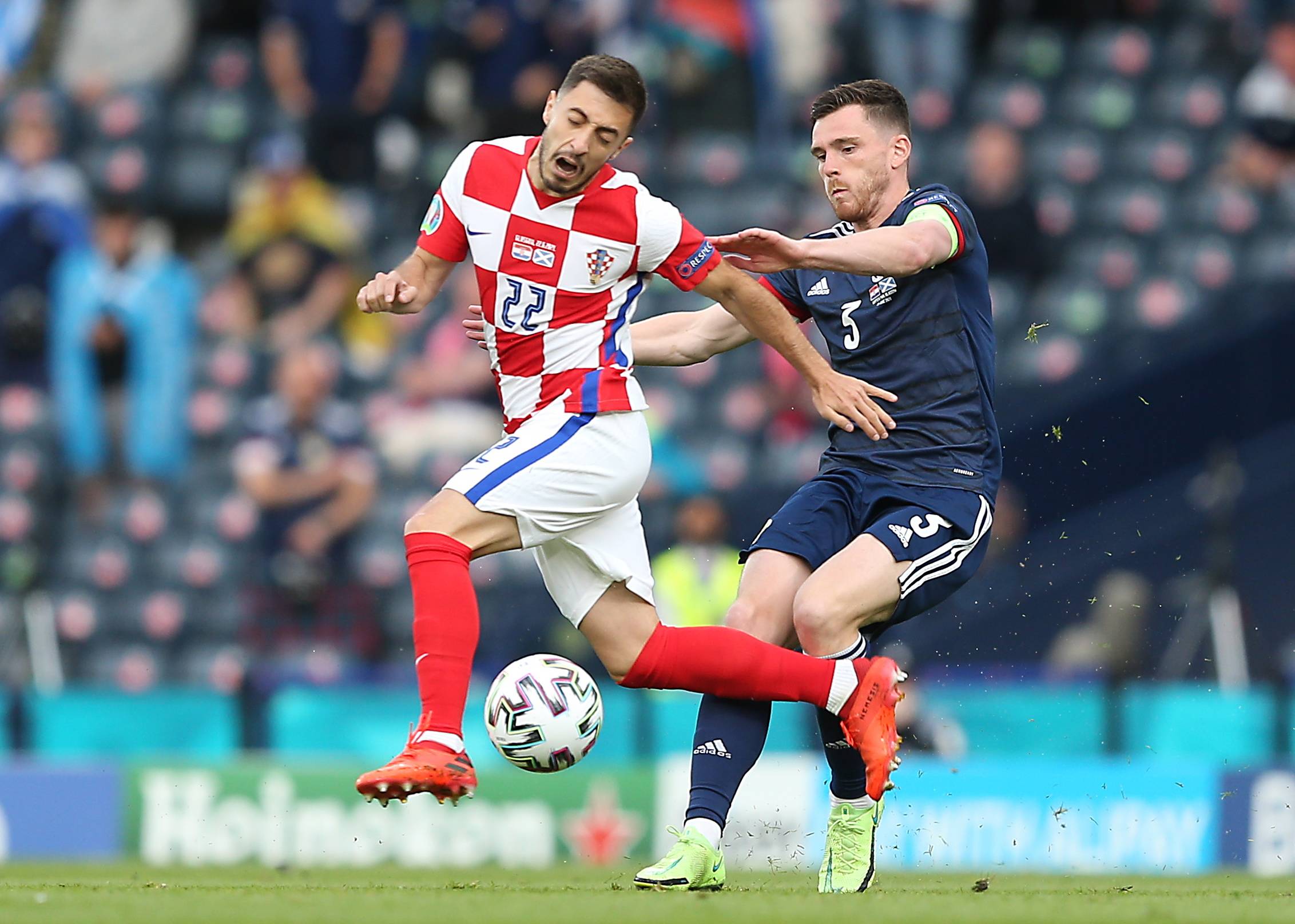 足球盛会：欧锦赛抢眼战场！