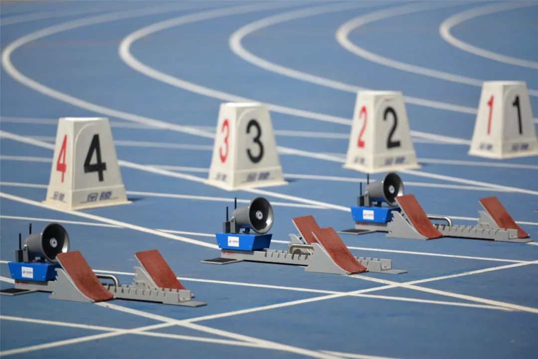 福建男篮努力拼搏，争取胜利