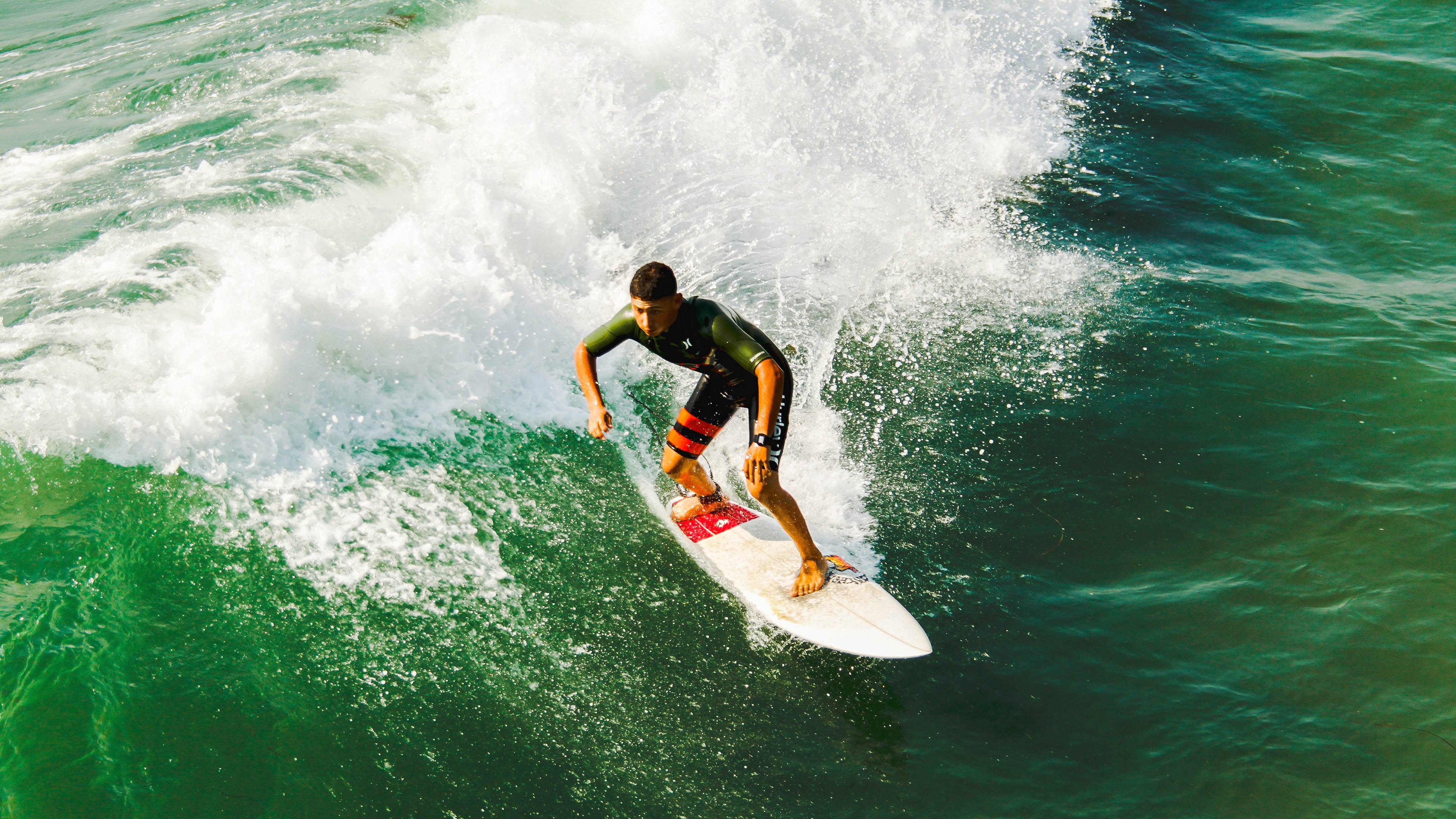 赛道上的指挥家，莱万如何在新赛季揭幕战之夜带动全队节奏