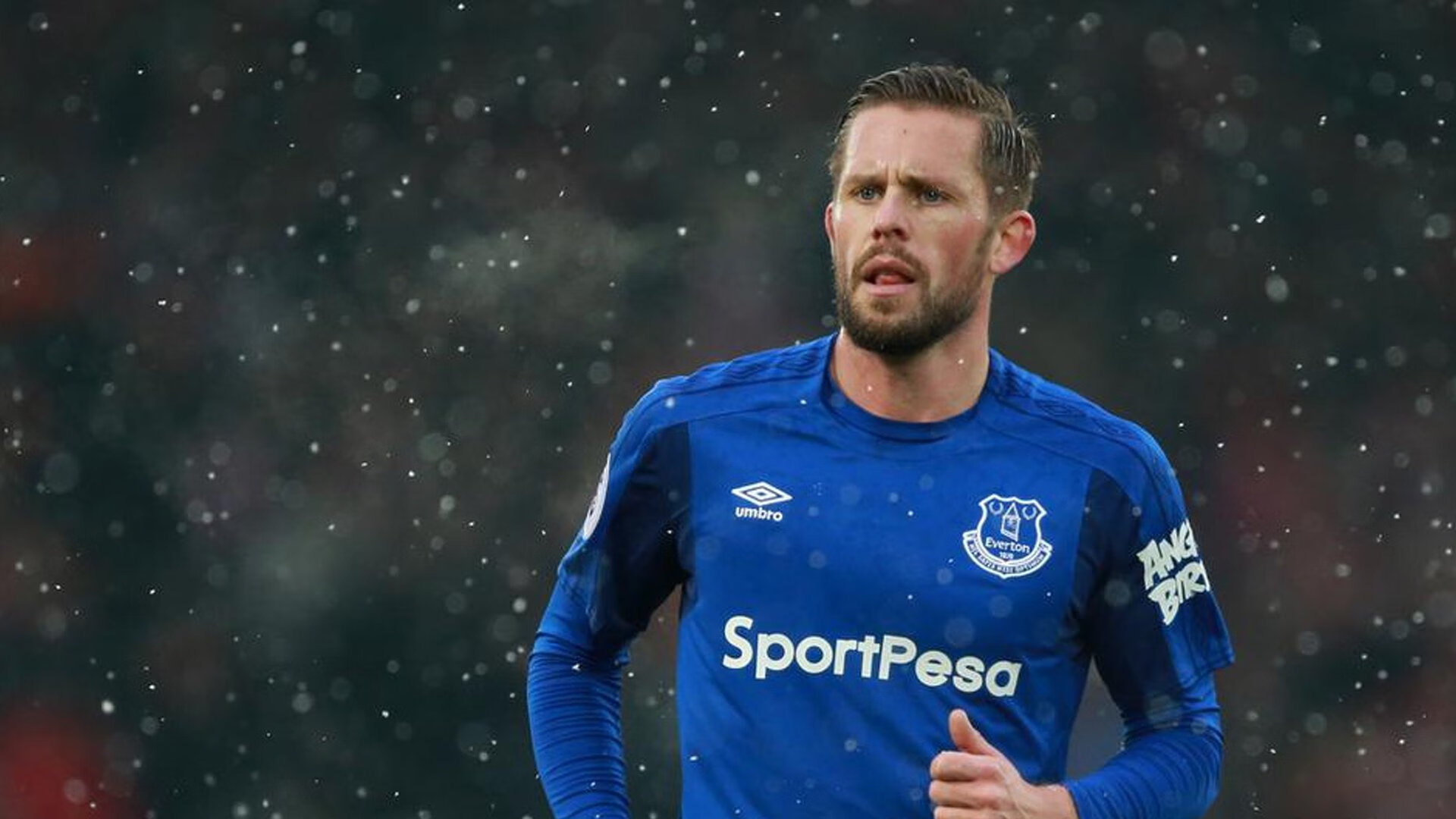 赛道与绿茵的交响,当F1引擎轰鸣遇见黄喜灿的生涯之夜