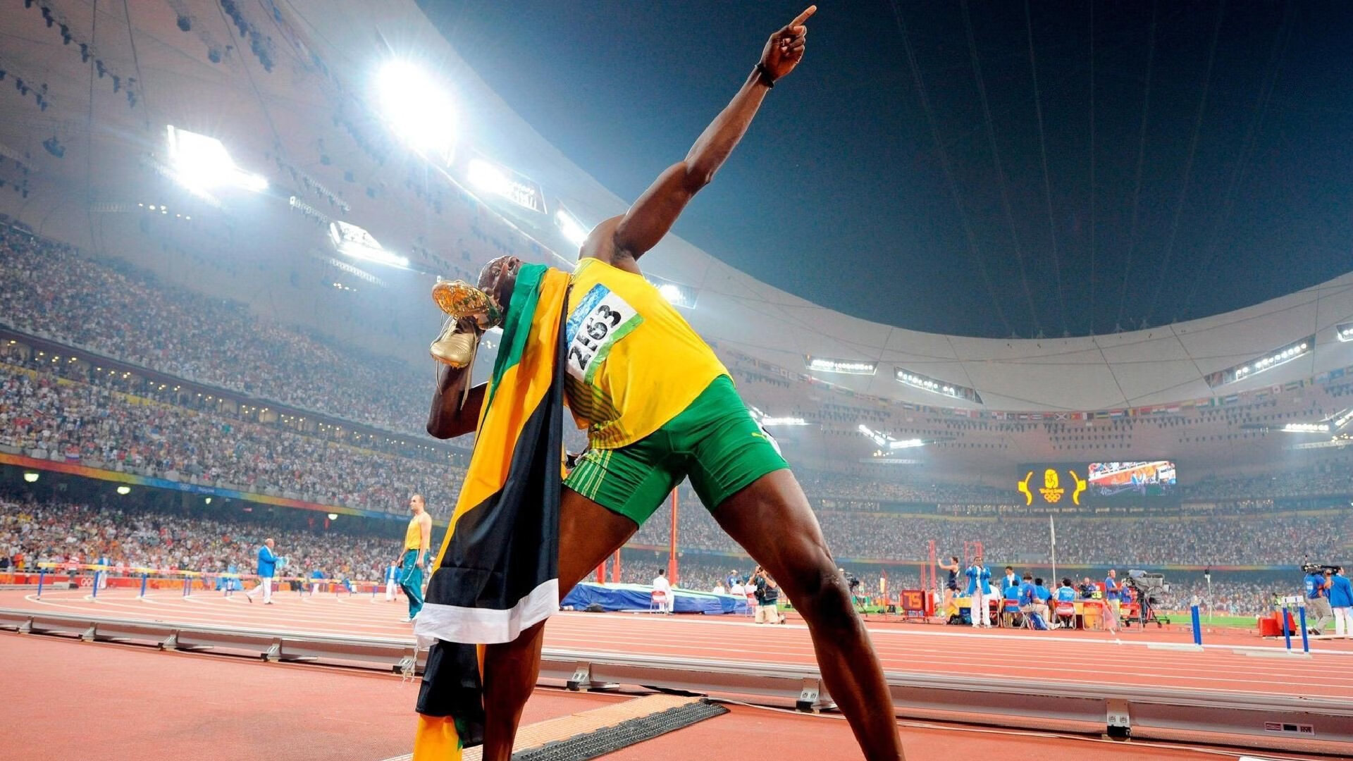 冰火交锋,当足球传奇驶入F1赛道—奥亚尔萨瓦尔的降维打击