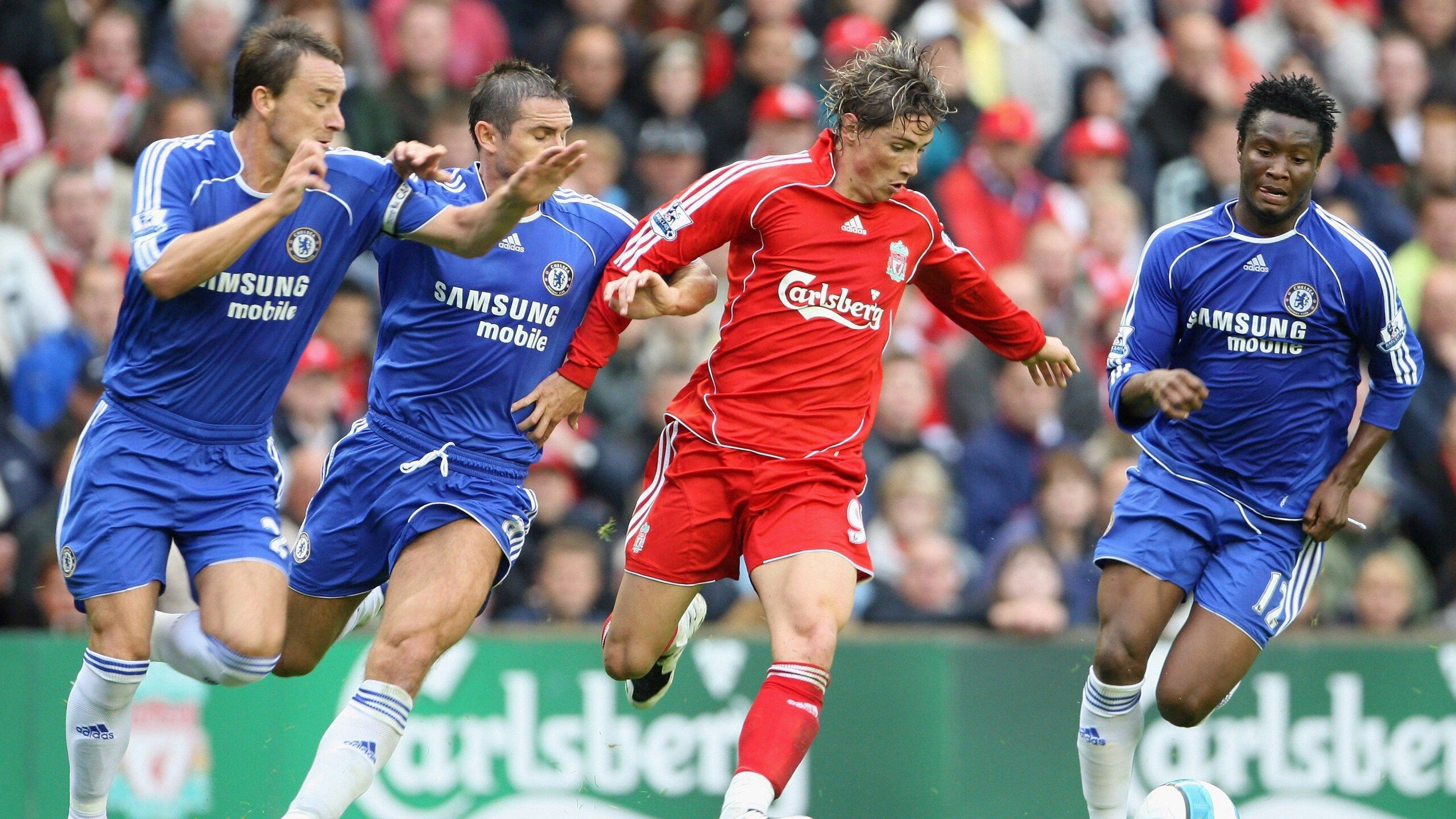 绿茵场与硬木地，双线争锋下的激情与智慧